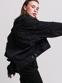 woman_in_black